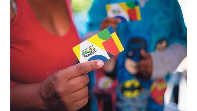 Novo modelo do cartão do Bolsa Família viabiliza o acesso aos recursos da Seguridade Social em todo o território nacional (Foto: Lyon Santos, MDS)