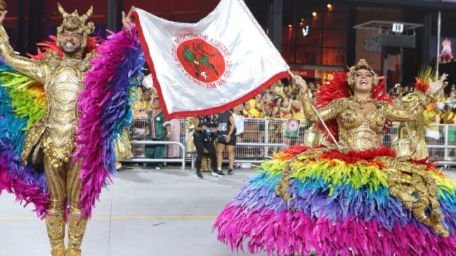 Diferente dos demais eventos do gênero, o desfile de sábado não possui caráter competitivo