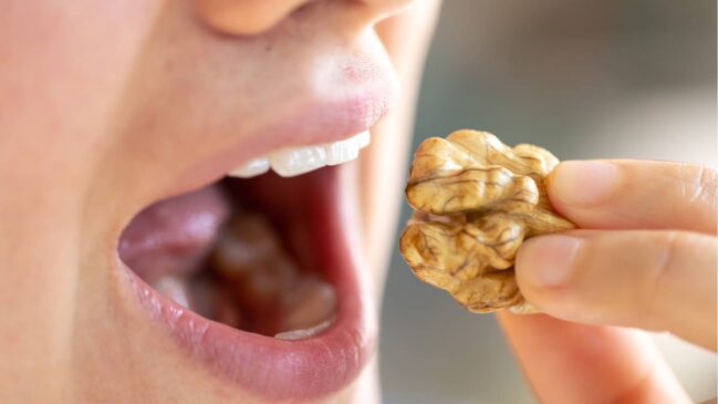 Especialistas explicam que combinação de gorduras boas, fibras e antioxidantes está por trás dos efeitos positivos do alimento