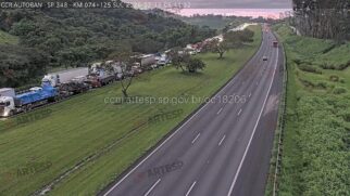 Reflexo desse congestionamento atinge diretamente as Marginais Pinheiros e Tietê, que operam com velocidade reduzida