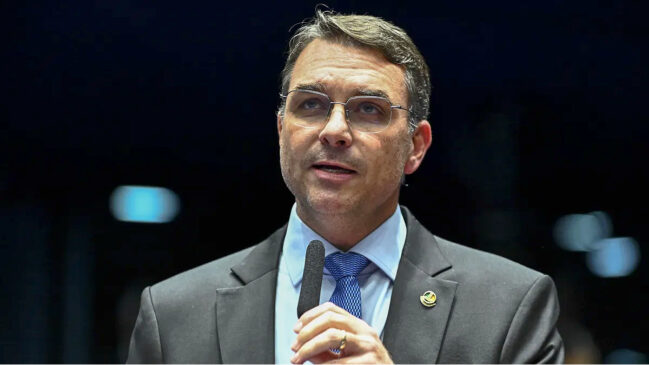 Flávio Bolsonaro tentará ser presidente em outubro / Andressa Anholete / Agência Senado