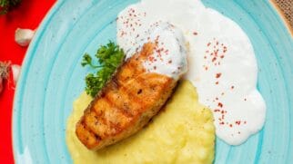 Cremosa, leve e irresistível: a tilápia ao molho branco é a escolha perfeita para um almoço especial sem complicação.