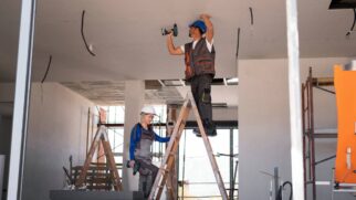 Projeto de casas feitas com plástico 100% reciclado promete obra seca, montagem tipo lego em menos de duas semanas e redução de custos e entulho na construção civil.