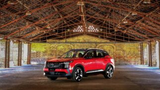 O sedã Versa foi o "Carro do Ano FIPA 2020", enquanto o X-Trail e-Power recebeu o reconhecimento como "Carro Elétrico do Ano FIPA 2024"