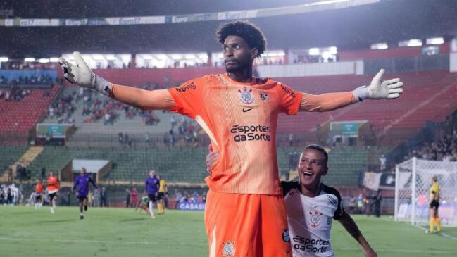 Destaque da classificação, Hugo Souza ultrapassou Gilmar dos Santos Neves e se tornou o terceiro maior defensor de pênaltis da história corintiana