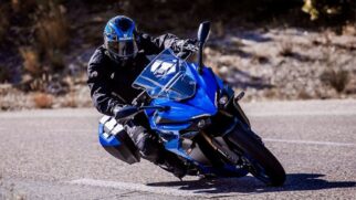 Equipada com motor de quatro cilindros em linha e 999 cm³, a GSX-S1000 GT entrega 152 cavalos de potência e 10,8 kgfm