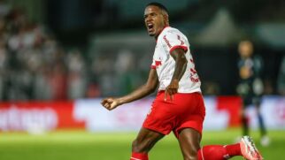 Gustavo Marques, zagueiro do Bragantino multado, na partida contra o São Paulo FC