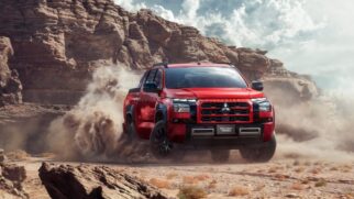 O novo motor 2.4 biturbo diesel entrega 205 cavalos de potência e 47,9 kgfm de torque, associado à transmissão automática de 6 marchas e ao sistema de tração Super Select II
