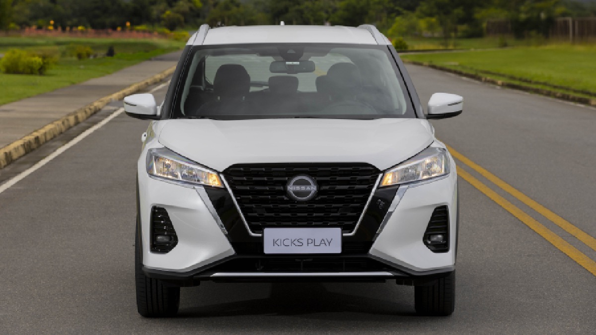 Com base em avaliações referentes a 2025, o Kicks Play foi escolhido como o "Melhor SUV para Pessoas com Deficiência"