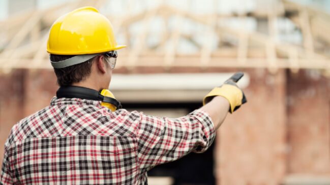 Setores como a construção civil, serviços e indústria lideram o pódio de vagas criadas em 2025