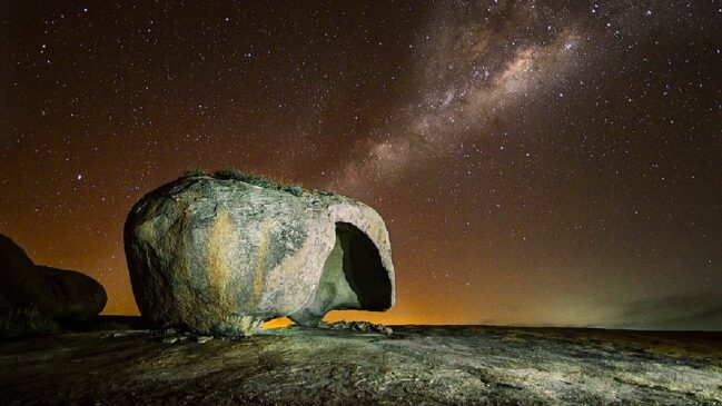 Clima seco, pouca luz artificial e tradição cultural transformaram Cabaceiras em destino para turismo astronômico e roteiros de cinema