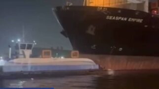 Pessoas que estavam na região flagraram momento da colisão entre navio e balsas