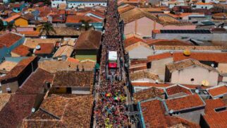 Evento de rua é conhecido por manter viva a essência das folias tradicionais