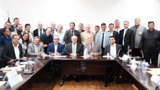 Durante as discussões, gestores municipais destacaram a importância da atuação regional integrada