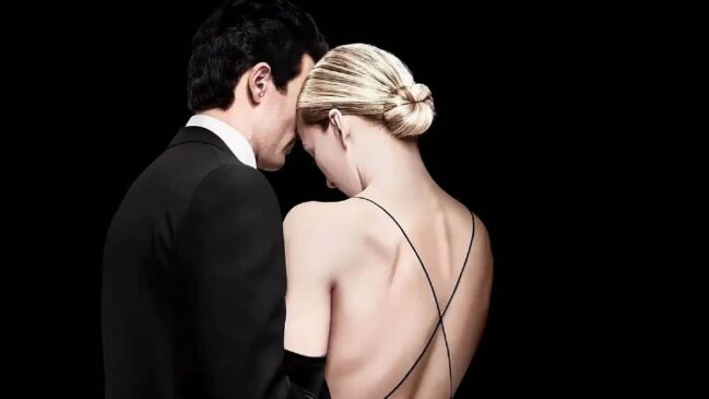 Para inaugurar o projeto, o produtor decidiu abordar o envolvimento entre John F. Kennedy Jr. (Paul Anthony Kelly), filho do ex-presidente dos Estados Unidos, e Carolyn Bessette (Sarah Pidgeon)