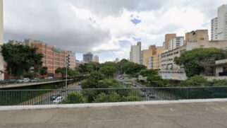 Mulher foi atendida pelo Corpo de Bombeiros e levada à Santa Casa de Misericórdia de São Paulo