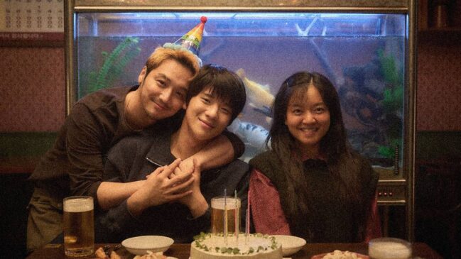 Nesse contexto, o novo filme original da Netflix propõe uma crítica ao comportamento da sociedade sul-coreana diante da obsessão pela aparência