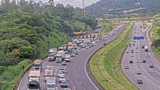 Acidente causa lentidão entre o km 54 e 58 na manhã desta segunda-feira (16/2)