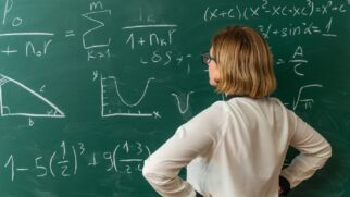 Conheça a história de Lucija Petračić, que uniu tecnologia e criatividade para superar a dificuldade de seus alunos em matemática, provando que aprender pode ser divertido.