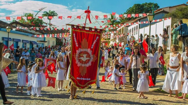 5. Festa do Divino em Pirenópolis, em Goiás (Foto: Rossyni Gomes Pompêo de Pina/Wikimedia Commons)