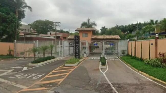 Segundo o edital, a residência está edificada em um terreno de 1.169,98 metros quadrados