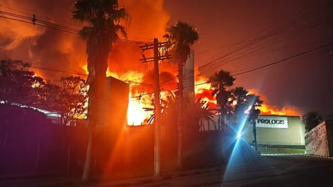Ocorrência segue em adamento com 48 oficiais do Corpo de Bombeiros mobilizados para o local
