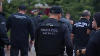 Entre os detidos estão três policiais civis, incluindo um delegado, e uma doleira