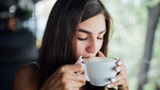 Café desperta, todo mundo sabe. Mas exagerar pode deixar o coração acelerado e aumentar a ansiedade
