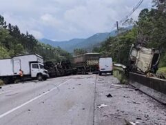 Acidente entre cinco carretas ocorreu na altura do km 350, em Miracatu, no interior paulista