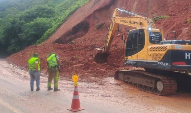 Trecho da Rodovia Dr. Manoel Hippolyto do Rego (Rio-Santos) opera em sistema Pare e Siga após deslizamento