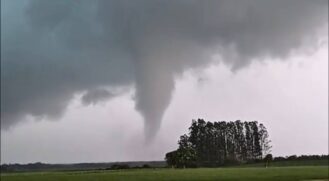 Vídeo mostra tornado no interior do Rio Grande do Sul neste domingo
