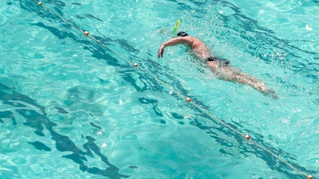 Para o vereador, o episódio reacende uma discussão antiga sobre a necessidade de controle técnico rigoroso no tratamento de piscinas de uso coletivo