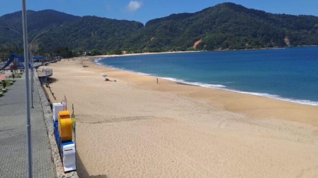 Praia de Boiçucanga, em São Sebastião, no litoral norte, um dos destinos mais interessantes para quem quer conhecer praias sem precisar sair de São Paulo