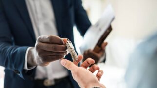 Decisão inédita reforça que disputas judiciais de despejo não isentam donos de imóveis de manterem estruturas seguras sob risco de processos por danos físicos.