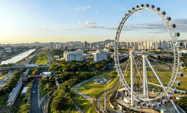 Na foto, a Roda Rico, atração dos parques Villa Lobos e Candido Portinari, na zona oeste de São Paulo, parques que antes eram áreas degradadas
