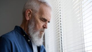 Sociólogo Serge Guérin aponta os 55 anos como marco em que escolhas antigas ficam mais visíveis, mas ainda dá tempo de mudar