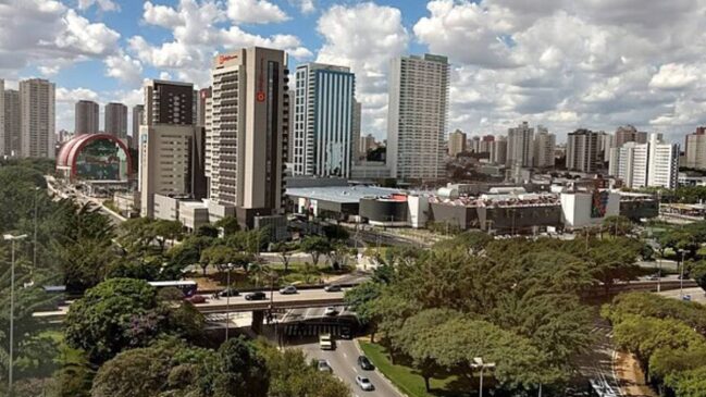 Cidades a menos de uma hora de SP atraem quem busca economizar sem se isolar.