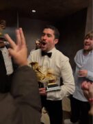 A vitória histórica mostra o impacto global da música em espanhol e amplia a representatividade latina na indústria musical