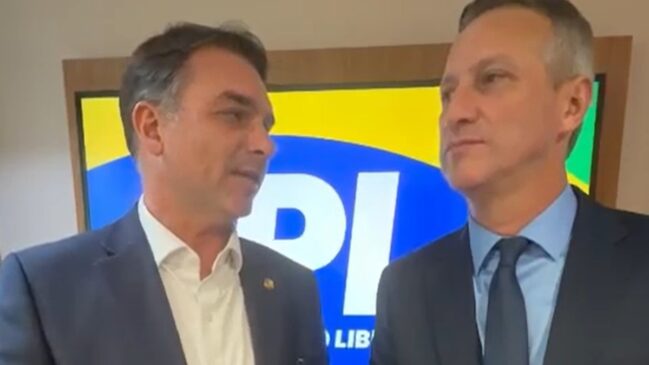 Flávio Bolsonaro anunciou Sanderson como pré-candidato ao Senado