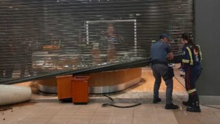 Homem entrou na joalheria e esfaqueou a sua ex-namorada no pescoço
