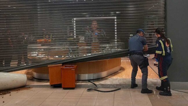 Homem entrou na joalheria e esfaqueou a sua ex-namorada no pescoço