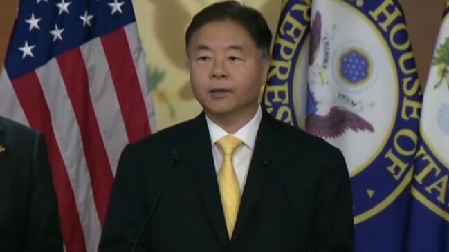 Deputado federal dos Estados Unidos, Ted Lieu, da Califórnia, fez afirmações públicas gravíssimas envolvendo o presidente Donald Trump e os chamados 'arquivos de Epstein'