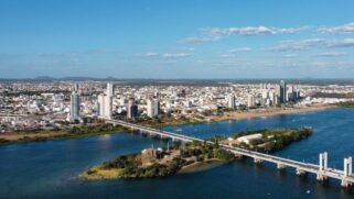 Vista da orla de Petrolina ao entardecer, com o Rio São Francisco ao fundo: cidade virou símbolo de crescimento no sertão e ganhou o apelido de "Califórnia do Sertão"