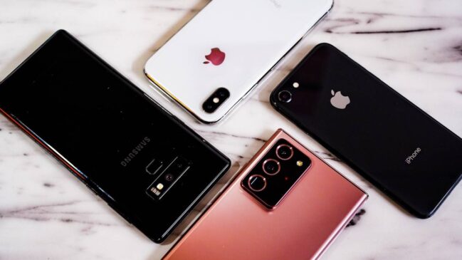 Esquecidos em gavetas, alguns celulares antigos hoje valem mais do que imóveis no mercado de colecionadores.