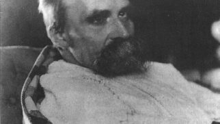 Nietzsche usou a expressão para refletir sobre os acontecimentos inevitáveis em sua própria vida