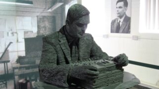 Alan Turing foi fundamental para o desenvolvimento da IA, mesmo antes da internet