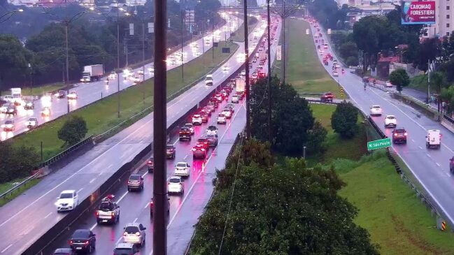 Na Anchieta, o motorista ainda encontra 2 km de lentidão na chegada à capital