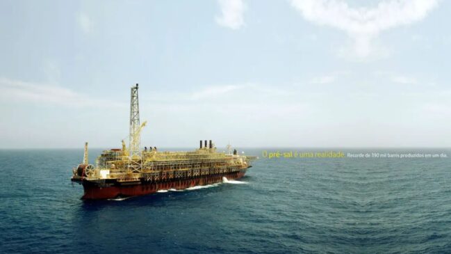 Irã controla Estreito de Ormuz, importante rota do petróleo, e realiza ataques contra navios que furam bloqueio