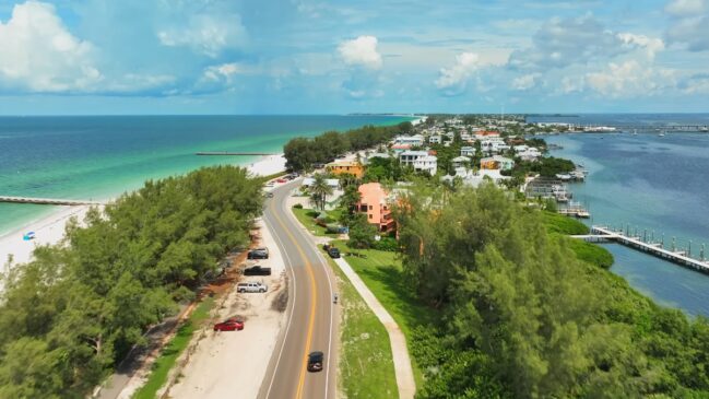 Anna Maria Island se apresenta como um destino autêntico e acolhedor nos Estados Unidos