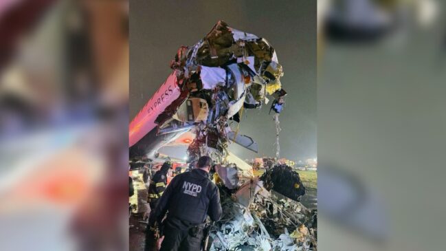 Dados do Flightradar24 indicam que o avião atingiu o caminhão a cerca de 39 km/h